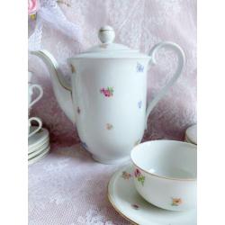 Theeservies koffieservies high tea servies kopjes bloemetjes