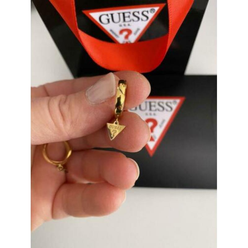 Guess oorbellen en armband samen voor €40