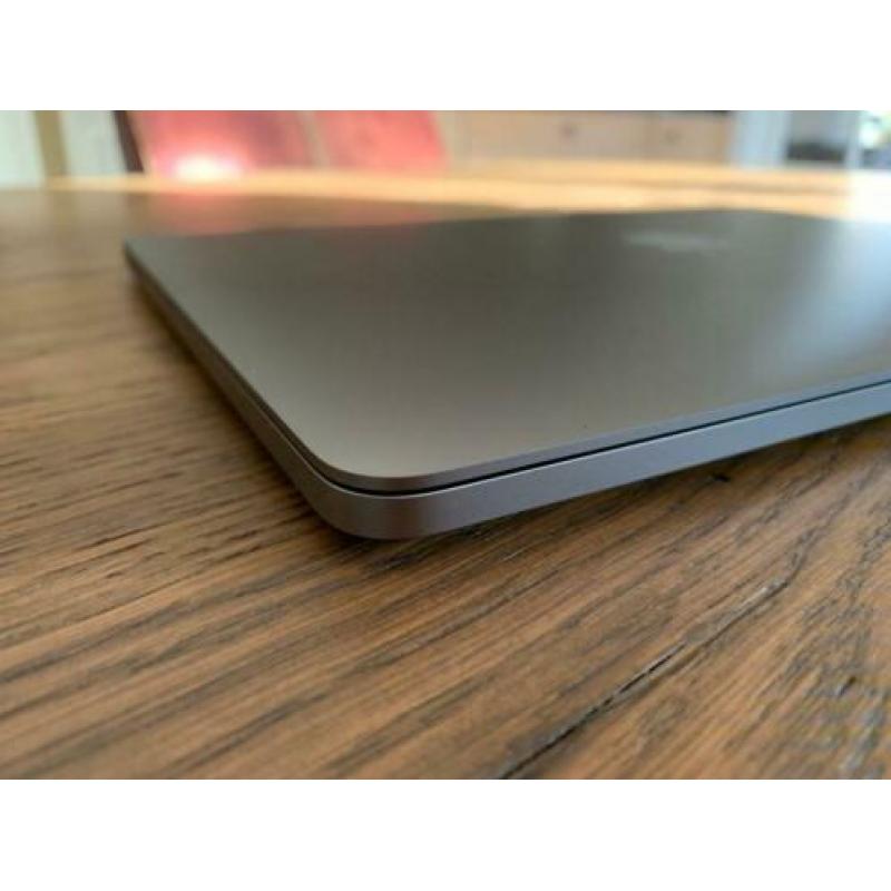 Macbook pro 13' (2019) 2,4ghz 16gb ram 512gb SSD