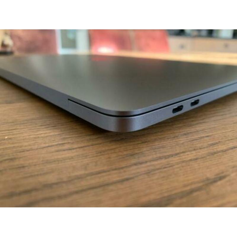 Macbook pro 13' (2019) 2,4ghz 16gb ram 512gb SSD