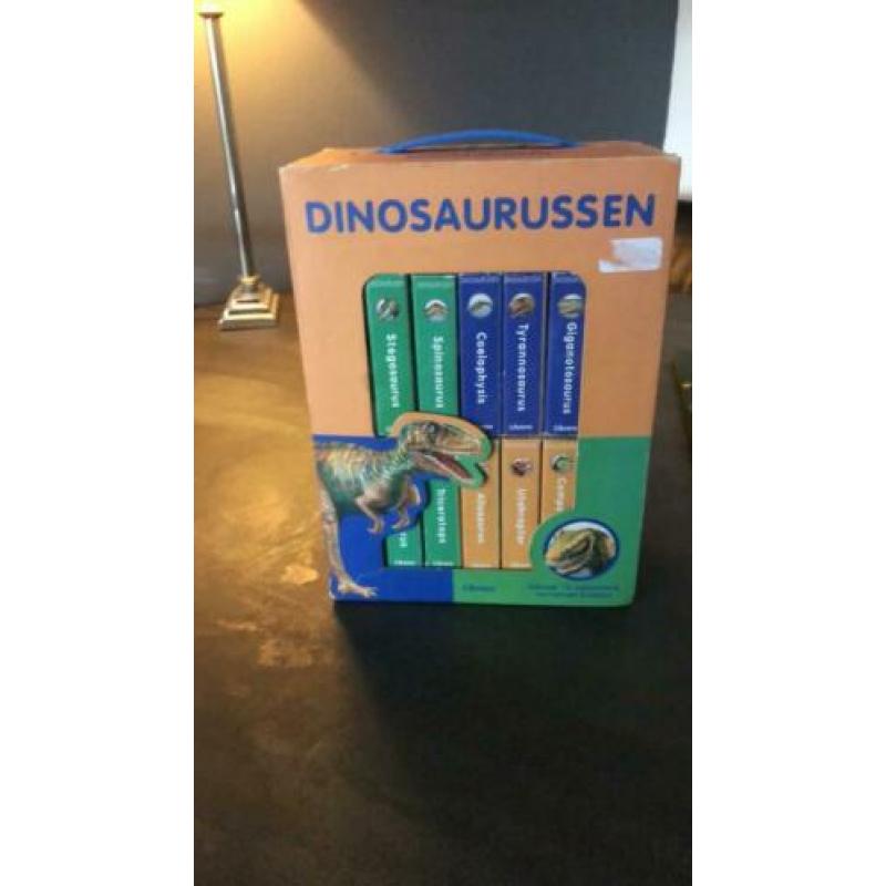 Dinosaurussen 10 educatieve kartonnen boekjes