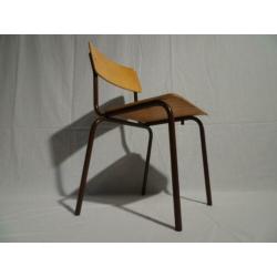 10 vintage stapelbare stoelen, industriëel design