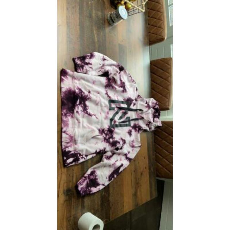 Tie dye hoodie met NIKKIE artwork maat 38