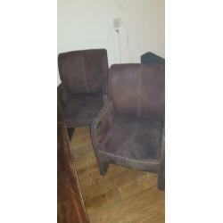 4x Eettaf stoelen bruin met wieltjes €25 pst