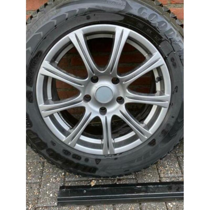 17” 5x127 Jeep Chrysler grand cherokee Wrangler met Spikes