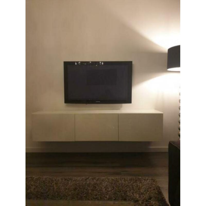 Zwevend hoogglans tv meubel / tv kast