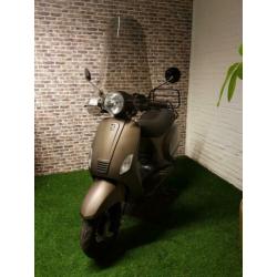 Zeer nette BTC RIVA euro4 snorscooter vespa look 2018 1e eig