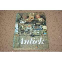 Boek - Leven met antiek !!