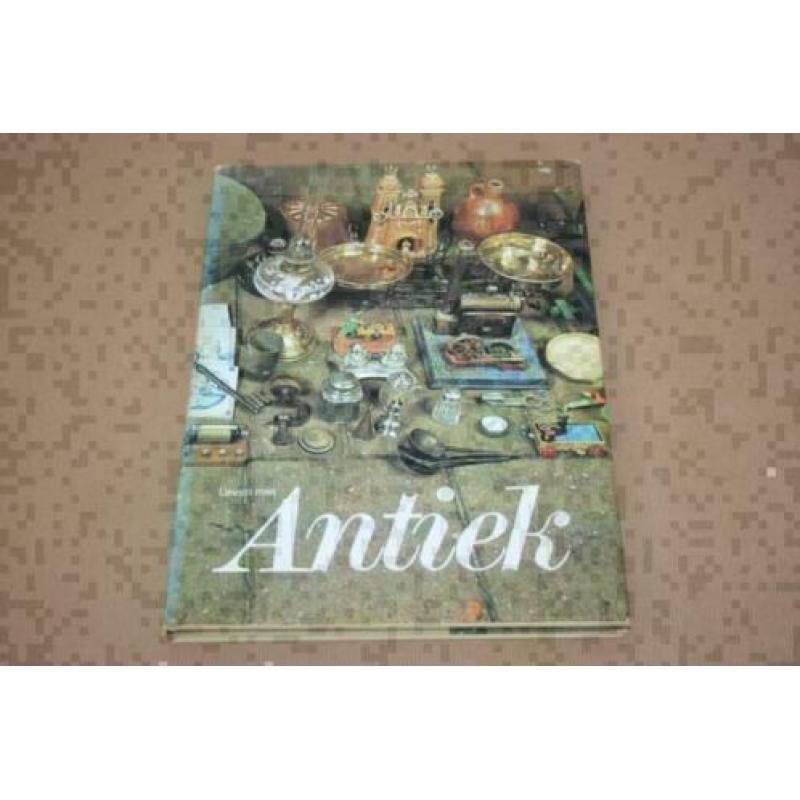 Boek - Leven met antiek !!