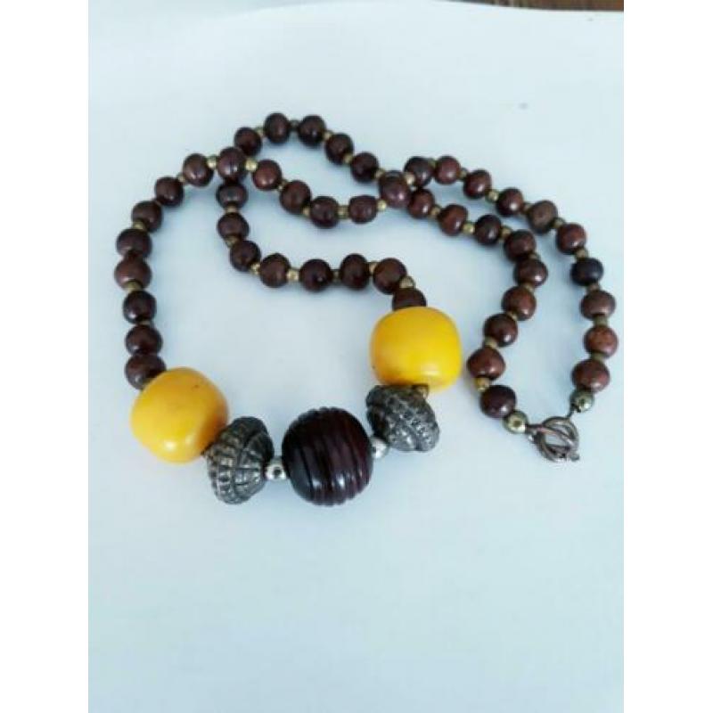 Oude ehtnich ketting,met2 Berber North African Amber? kralen