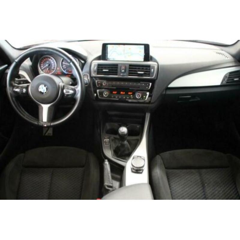 BMW 1 Serie 118i Executive M Sport / Navigatie Professional