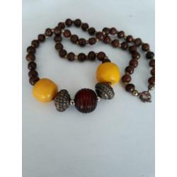 Oude ehtnich ketting,met2 Berber North African Amber? kralen