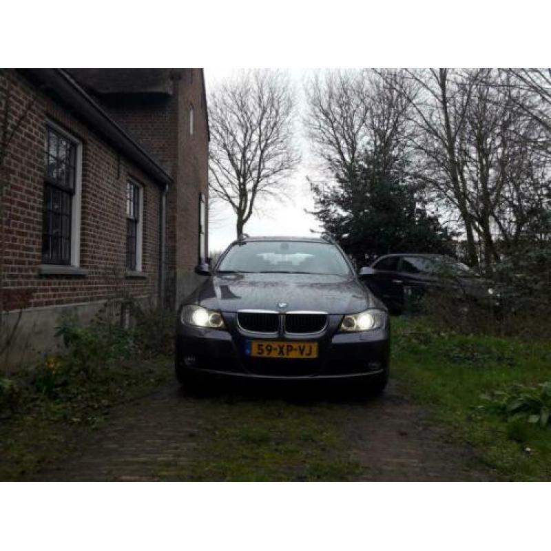 BMW 318d NIEUWE MOTOR, leder int., afnm. trekhaak, 18" lm