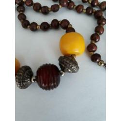 Oude ehtnich ketting,met2 Berber North African Amber? kralen