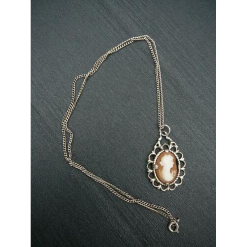 Ketting met Camee in zilveren hanger