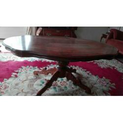 Ovale salon tafel