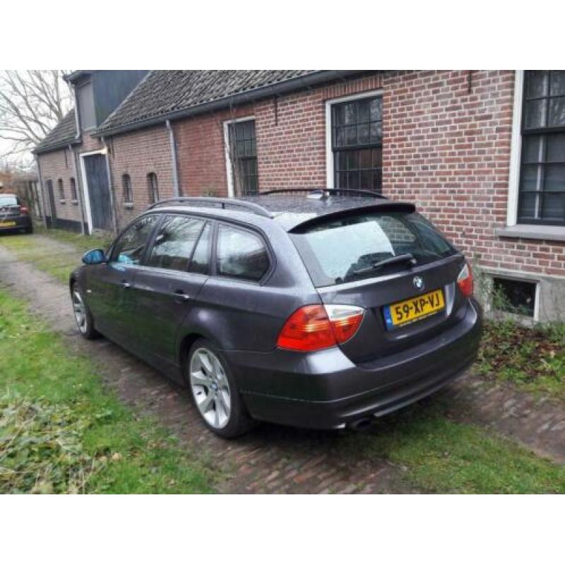 BMW 318d NIEUWE MOTOR, leder int., afnm. trekhaak, 18" lm