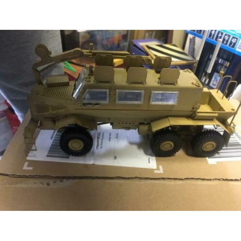 Bronco Buffalo 6x6 MPCV schaal 1:35 gebouwd