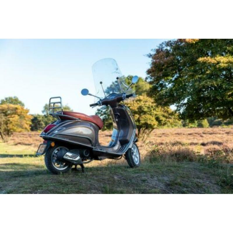 Goed onderhouden Vespa Primavera bromscooter