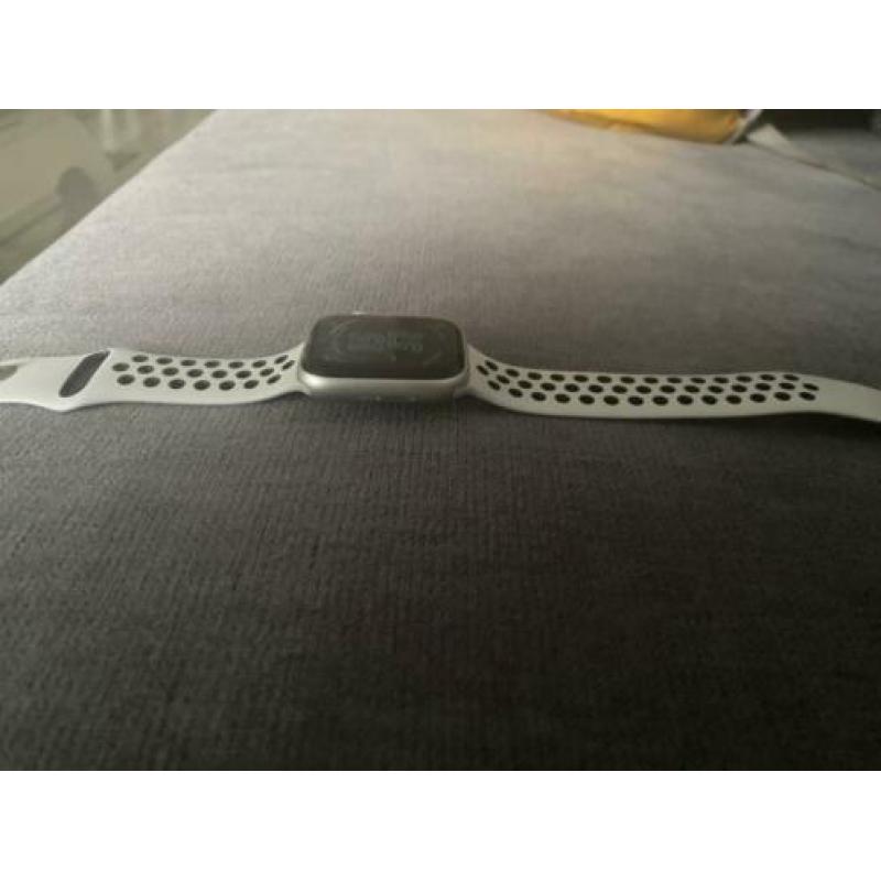 Apple Watch Series 5 Nike 44mm