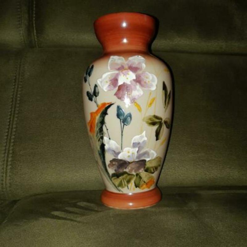 Opaline vaas met bloemen