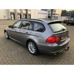 Bmw 3-serie Touring 320d Business Line. BIXENON, PDC, NAVI,