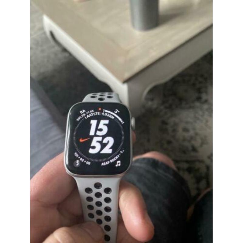 Apple Watch Series 5 Nike 44mm