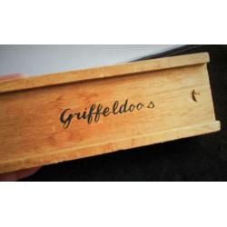 Griffels + Griffeldoos~Hout~Pennenbakje~Schuifdeksel~Griffel