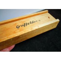 Griffels + Griffeldoos~Hout~Pennenbakje~Schuifdeksel~Griffel