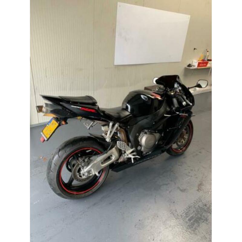 Honda cbr 1000rr fireblade