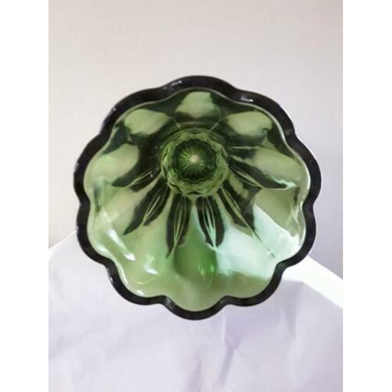 Glazen vaas in de kleur groen, geperst glas 21.5 cm *.