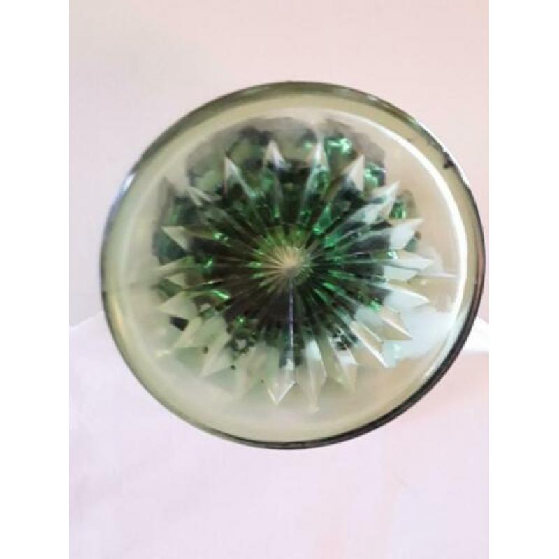 Glazen vaas in de kleur groen, geperst glas 21.5 cm *.