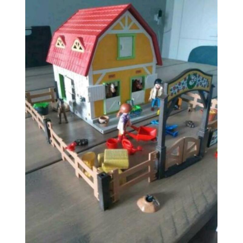 2 dozen vol playmobil o.a. dierenarts en paardenranch