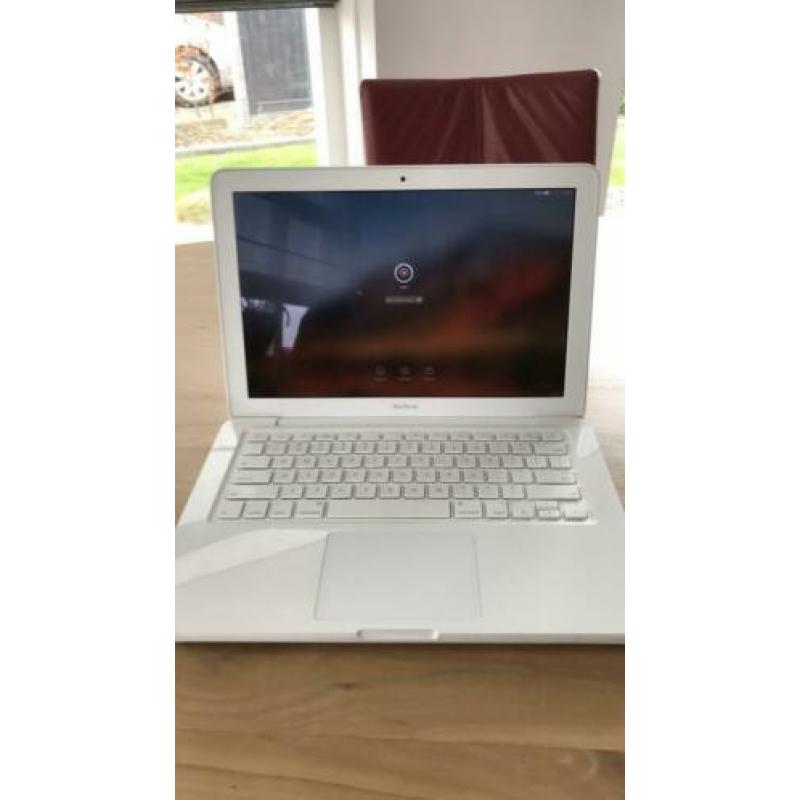 MacBook White Unibody 13inch.