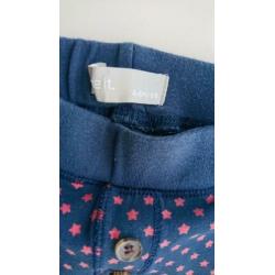 Hip, blauw/ rood broekje van Name It, maat 68