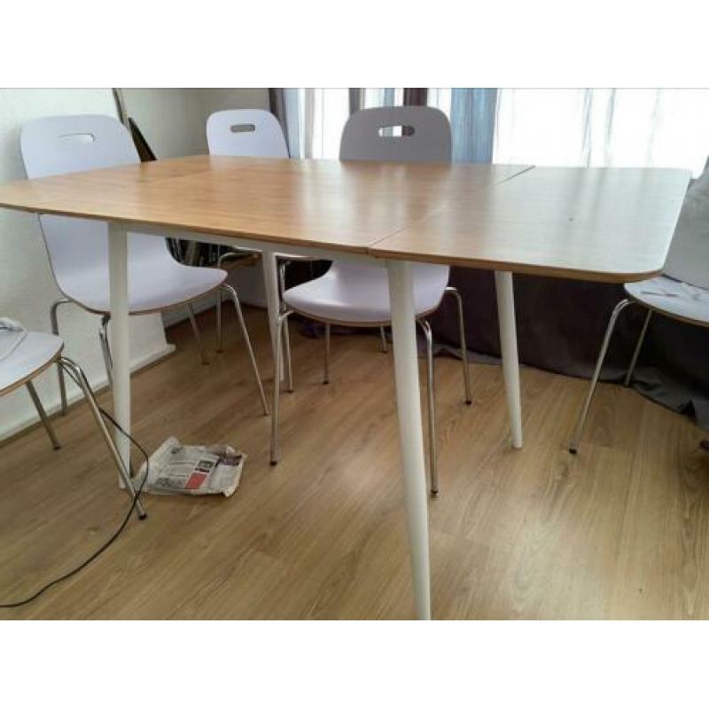 Eetkamer tafel met 6 stoel