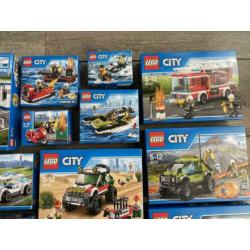 Lego City - 16 Nieuwe en Ongeopende sets.