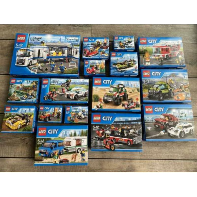 Lego City - 16 Nieuwe en Ongeopende sets.