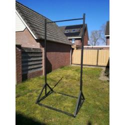 Verplaatsbaar pull up/optrek rek met ringen