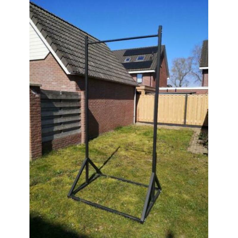 Verplaatsbaar pull up/optrek rek met ringen