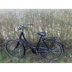 Nieuwe zwarte omafiets