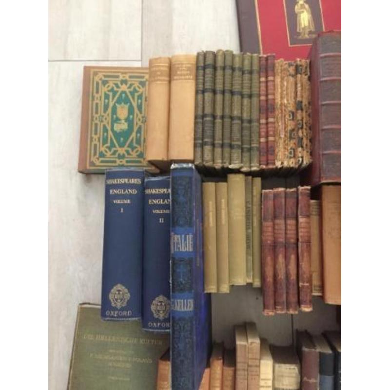 75 decoratieve boeken rond 1900 voor 50 euro samen