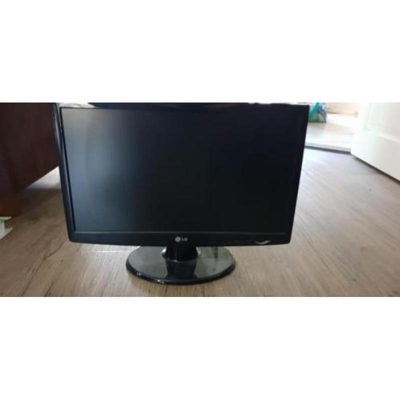 Lg flatron w2243s 22"