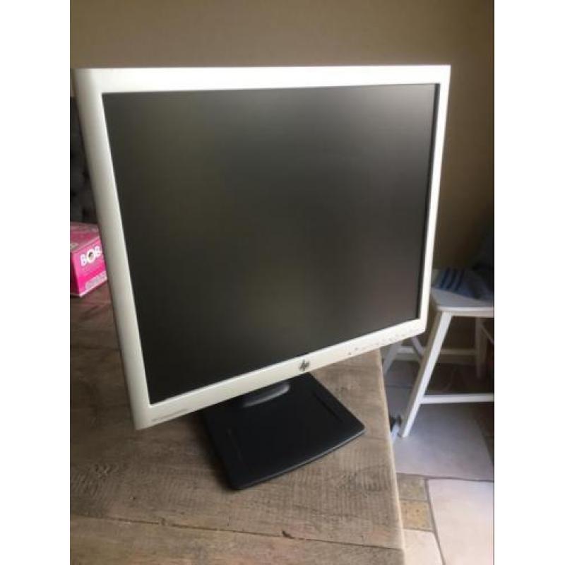 Te koop mooie nette tft monitor 19 inch hp