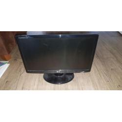 Lg flatron w2243s 22"