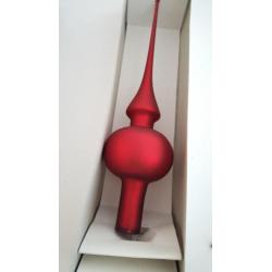 Kerstballen rood en zilver en piek rood