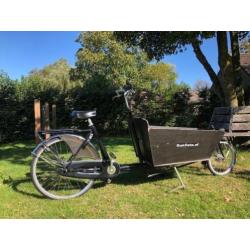 Bakfiets in zeer nette staat, met huif en versnellingen