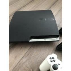 PS3 Console Slim + 3 Controllers + 6 Spellen