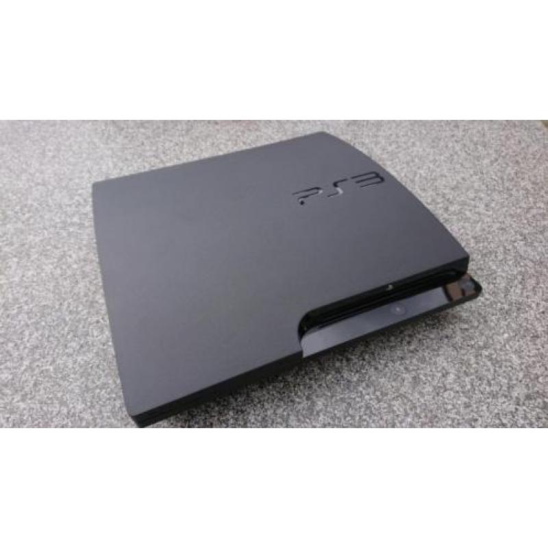 PS3 slim 320 GB met spellen en Singstar microfoons